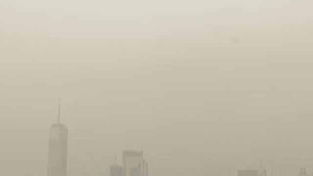Rain and smoke put the World Cup final in suspense