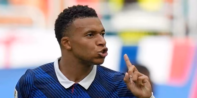 Mbappé supera Messi e chega a 22 gols em Copas do Mundo