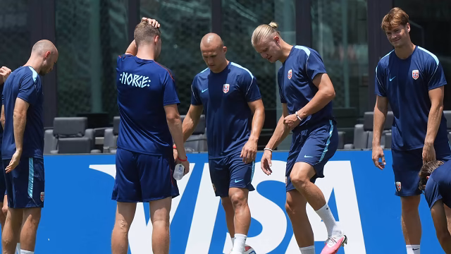 Norway seeks history against England in Miami