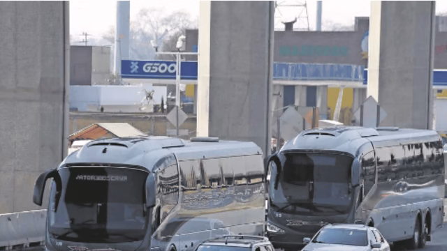 Robo de autobuses se dispara mientras baja el de vehículos asegurados