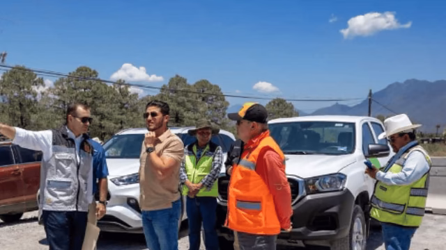 Samuel García inspecciona obras de puentes en la Interserrana
