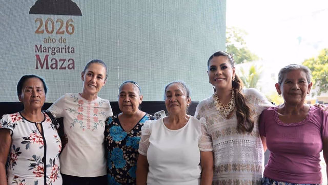 Sheinbaum entrega canetas a três mil mulheres