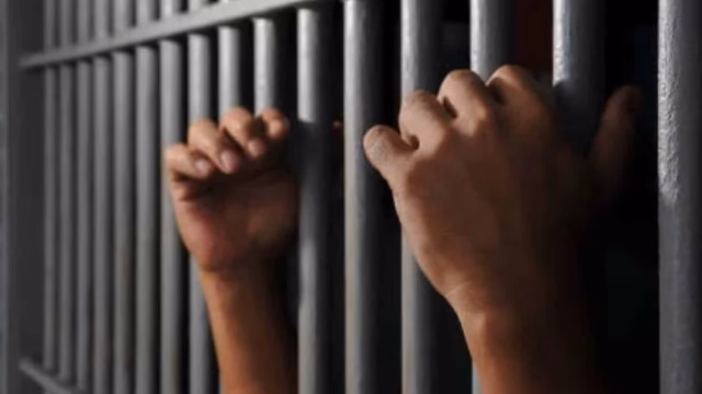 Sheinbaum does not rule out building more prisons due to overcrowding