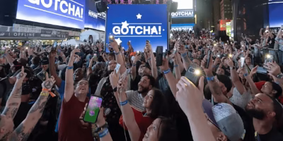 Times Square se apaga por Pokémon Go en su décimo aniversario