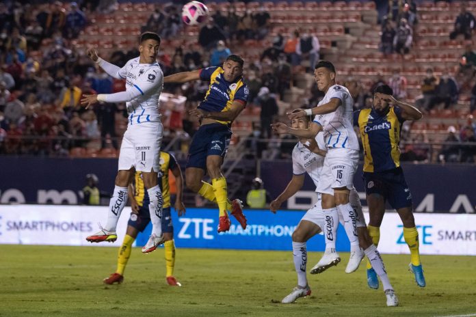 Rayados Y Cruz Azul Alistan Sus Defensas