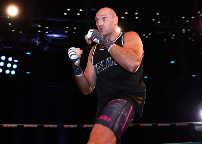 N4 Tyson Fury Volveracc81 E28098macc81s Agresivo Al Ring Scaled 1