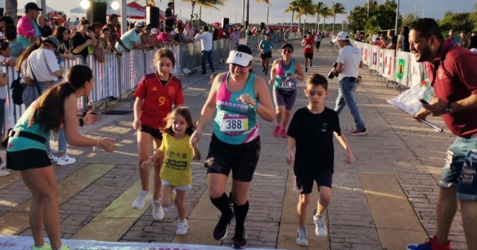 Celebran Medio Maratocc81n De La Mujer