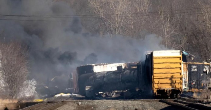 Descarrila En Arizona Eu Tren Con Materiales Peligrosos