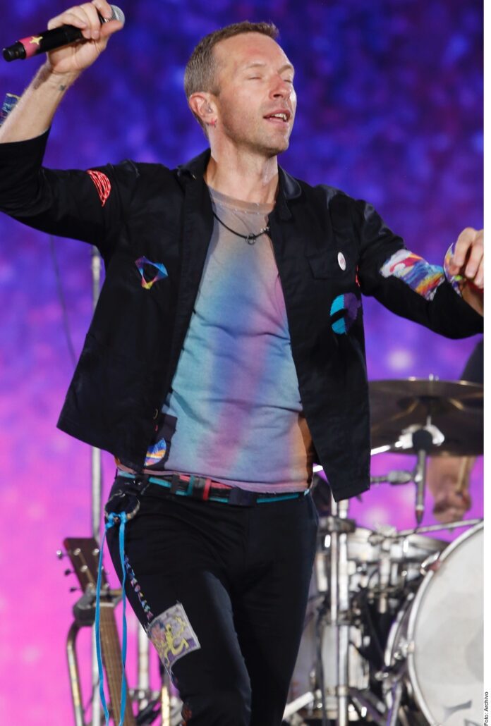 Revela Chris Martin Que Solo Come Una Vez Al Dia 696x1030 1