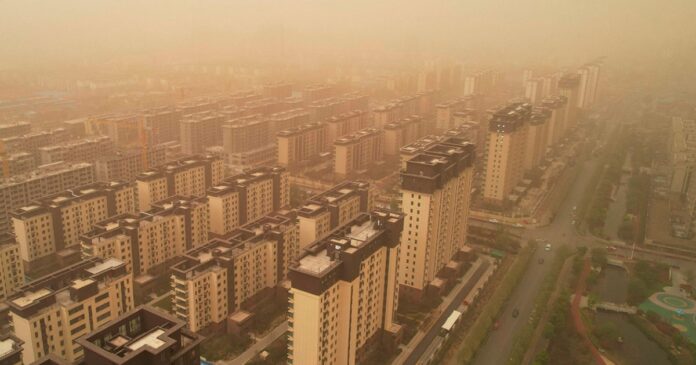 Afecta Tormenta De Arena A 400 Millones De Personas En China 696x365 1