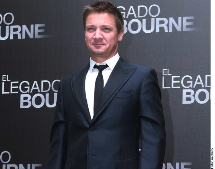 Disfruta En Familia Jeremy Renner 696x549 1