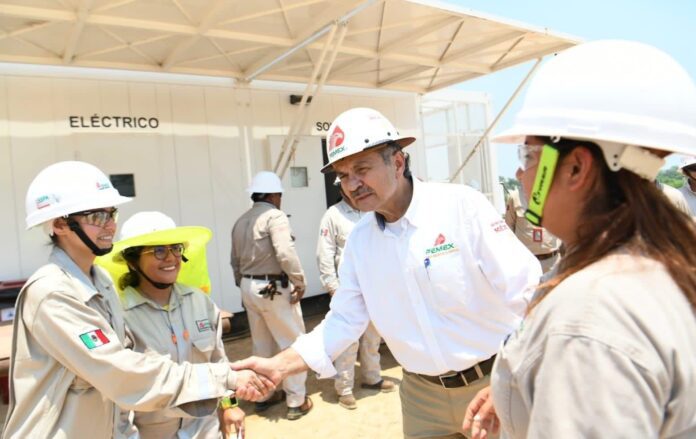 Pemex Otorga Base Laboral A Mil 730 Trabajadores Transitorios 696x439 1