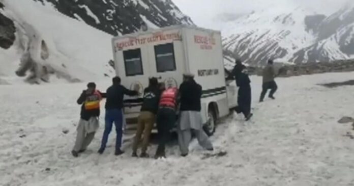 Deja Avalancha De Nieve 11 Muertos Y 13 Heridos En Pakistan 696x365 1