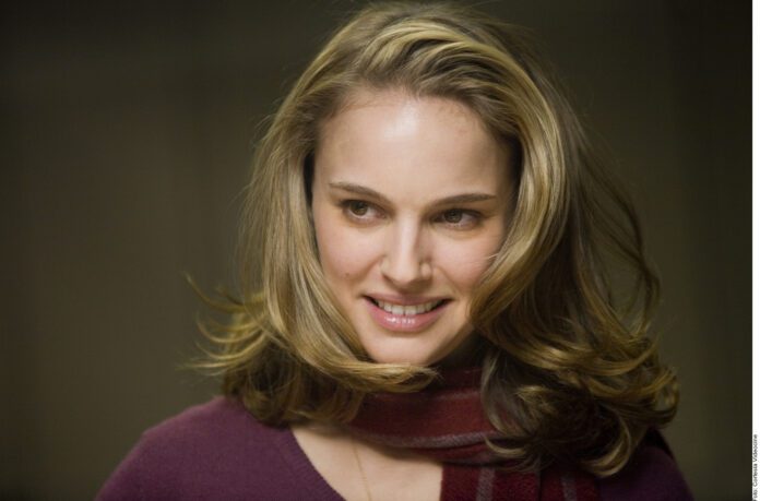 Reaparece Natalie Portman Tras Supuesta Crisis Matrimonial 696x459 1