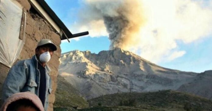 Inicia Volcan Ubinas Su Fase Explosiva En El Sur De Peru 696x365 1