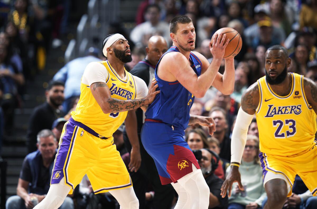 Buscan Lakers 76ers Y Magic Empatar Sus Series De Playoffs