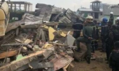 Mueren Cinco Tras Derrumbe De Un Edificio En Camerun 696x365 1