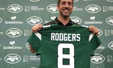 Reduce Aaron Rodgers Su Salario Por Los Jets 696x508 1